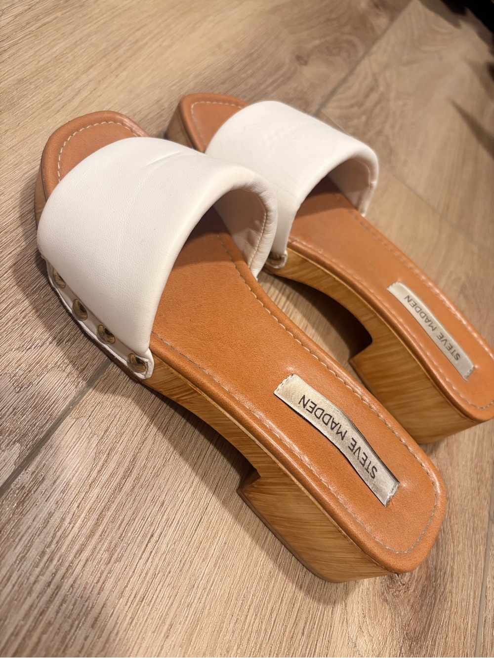 Steve Madden White Leather Slide Mules with Tan Wood-Effect Heel
